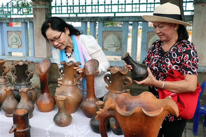 Colloque international sur l’art de la poterie traditionnelle des Cham ảnh 2