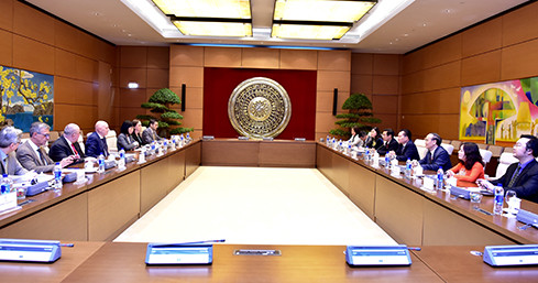 Un vice-président de l’AN reçoit le groupe d’amitié Belgique-Vietnam ảnh 2 Un vice-président de l’AN reçoit le groupe d’amitié Belgique-Vietnam ảnh 2