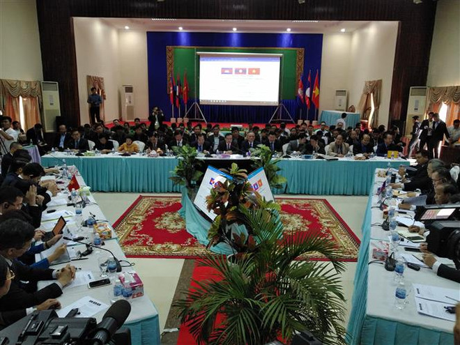Réunion de hauts officiels vietnamiens, laotiens et cambodgiens ảnh 1 Réunion de hauts officiels vietnamiens, laotiens et cambodgiens ảnh 1