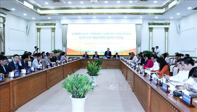 Les responsables de Ho Chi Minh-Ville rencontrent des Viet kieu ảnh 1