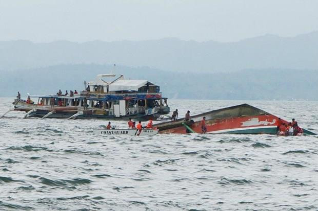 Philippines : au moins sept morts après le naufrage de deux bateaux ảnh 1