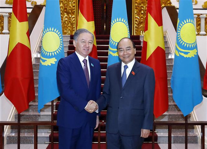 Le PM reçoit le président de la Chambre basse du Parlement du Kazakhstan ảnh 1 Le PM reçoit le président de la Chambre basse du Parlement du Kazakhstan ảnh 1