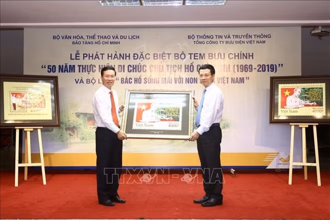 Publication d’ouvrages sur le Président Ho Chi Minh ảnh 1