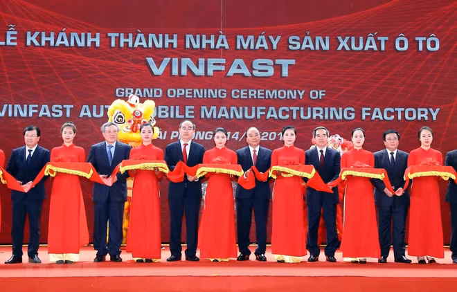 Automobile : inauguration de l’usine VinFast à Hai Phong ảnh 1