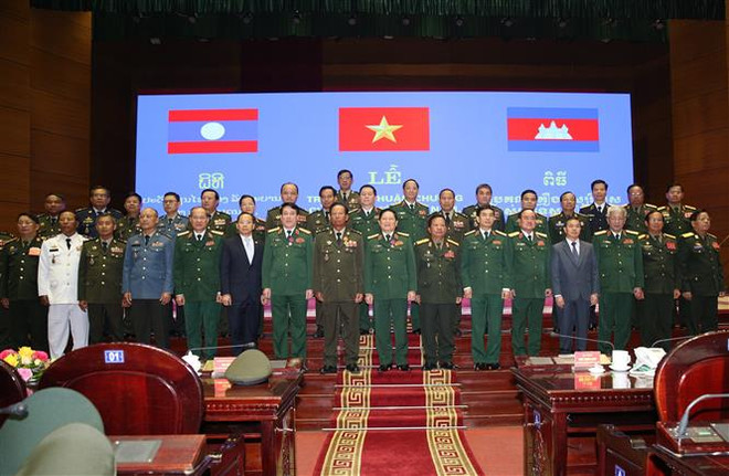 Vietnam-Laos-Cambodge : remise de distinctions honorifiques ảnh 1 Vietnam-Laos-Cambodge : remise de distinctions honorifiques ảnh 1