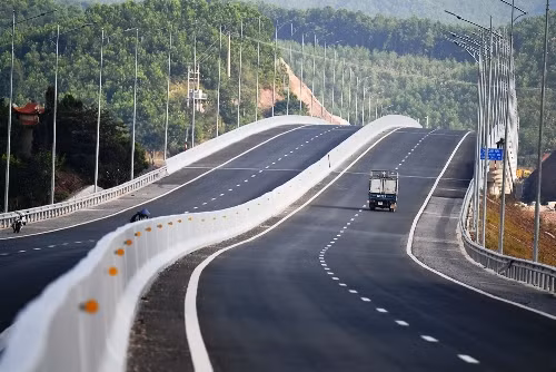 L’autoroute Ha Long – Van Don sera prochainement ouverte au trafic ảnh 1 L’autoroute Ha Long – Van Don sera prochainement ouverte au trafic ảnh 1
