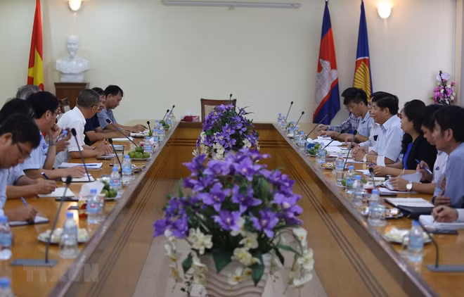 Une délégation intersectorielle vietnamienne au Cambodge ảnh 1