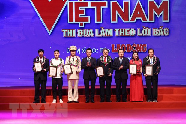 Le secteur de la santé honoré au programme « Gloire du Vietnam » ảnh 3 Le secteur de la santé honoré au programme « Gloire du Vietnam » ảnh 3