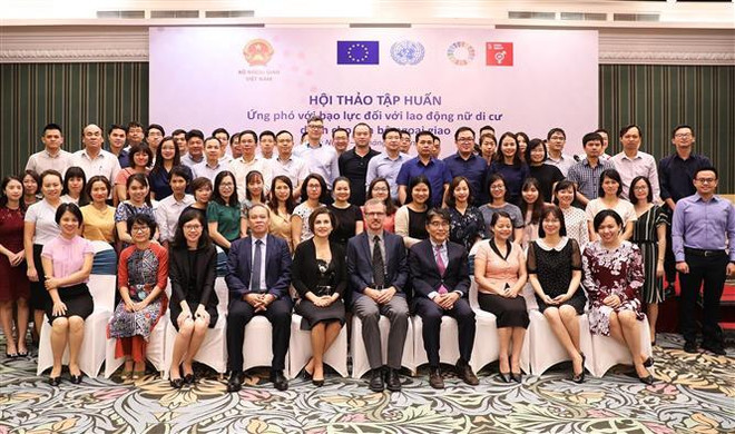 Atelier de formation pour faire face à la violence à l’égard des femmes migrantes ảnh 1 Atelier de formation pour faire face à la violence à l’égard des femmes migrantes ảnh 1