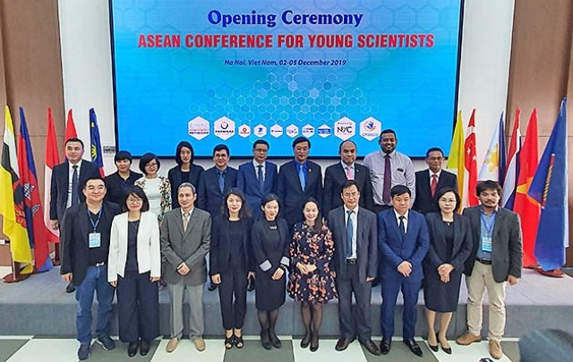 Ouverture de la conférence des jeunes scientifiques de l’ASEAN 2019 ảnh 1 Ouverture de la conférence des jeunes scientifiques de l’ASEAN 2019 ảnh 1