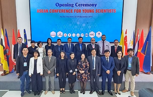 Ouverture de la conférence des jeunes scientifiques de l’ASEAN 2019 ảnh 1