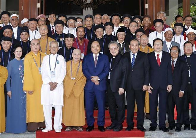 Le PM rencontre des dignitaires et subordonnés religieux exemplaires ảnh 1 Le PM rencontre des dignitaires et subordonnés religieux exemplaires ảnh 1