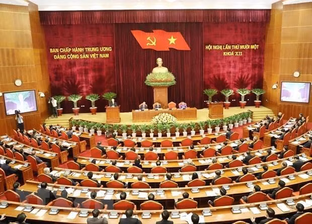 Quatrième journée de travail du 11e Plénum du Comité central du Parti ảnh 1