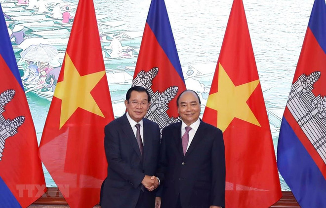 Le Premier ministre Nguyen Xuan Phuc s'entretient avec son homologue cambodgien Hun Sen ảnh 1 Le Premier ministre Nguyen Xuan Phuc s'entretient avec son homologue cambodgien Hun Sen ảnh 1