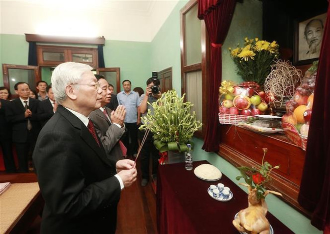 Le secrétaire général du Parti et président Nguyen Phu Trong rend hommage au Président Ho Chi Minh ảnh 1 Le secrétaire général du Parti et président Nguyen Phu Trong rend hommage au Président Ho Chi Minh ảnh 1