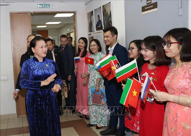 La présidente de l’AN rencontre des Vietnamiens au Tatarstan (Russie) ảnh 1 La présidente de l’AN rencontre des Vietnamiens au Tatarstan (Russie) ảnh 1