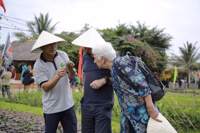 La fête annuelle Cau Bong dans un village maraîcher de 400 ans ảnh 2