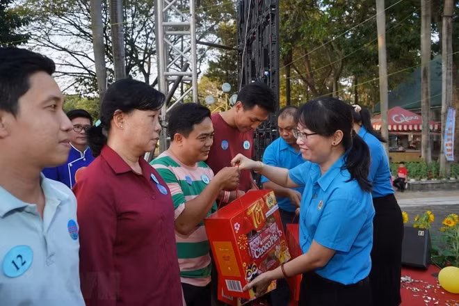 Hô Chi Minh-Ville veille au Têt de plus de 1,4 millions d’habitants ảnh 1