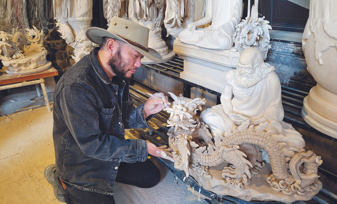 Le céramiste Pham Van Tuyên sort ses griffes et ses dragons pour le Têt ảnh 1 Le céramiste Pham Van Tuyên sort ses griffes et ses dragons pour le Têt ảnh 1