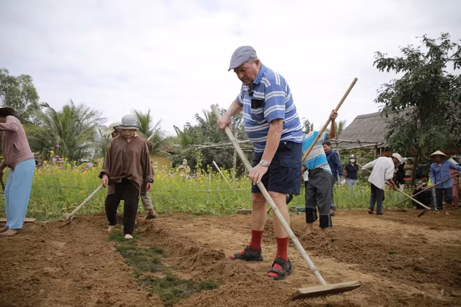 La fête annuelle Cau Bong dans un village maraîcher de 400 ans ảnh 1