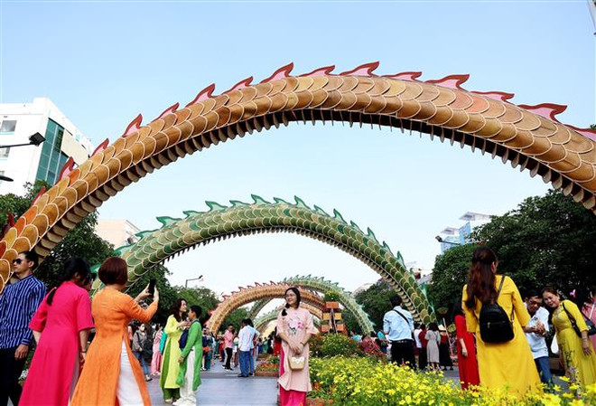 Ho Chi Minh-Ville: Plus de 1,2 million de visiteurs à la rue florale Nguyen Hue pendant le Têt ảnh 1