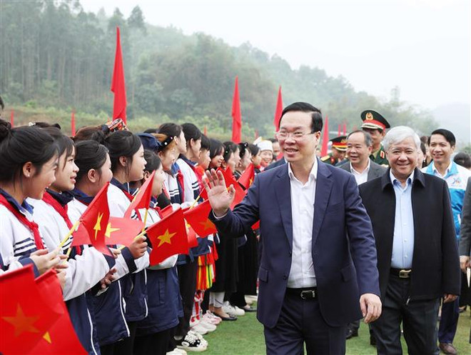 Le président Vo Van Thuong à la Fête de plantation d'arbres du Printemps 2024 à Tuyên Quang ảnh 2 Le président Vo Van Thuong à la Fête de plantation d'arbres du Printemps 2024 à Tuyên Quang ảnh 2