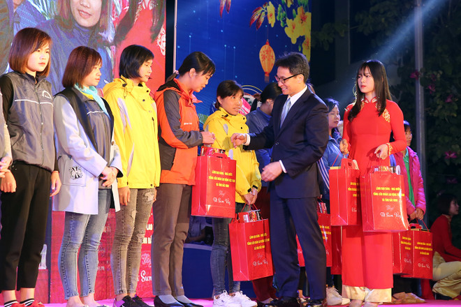 Le vice-Premier ministre Vu Duc Dam assiste au programme ‘’Têt de retrouvaille’’ à Bac Ninh ảnh 1 Le vice-Premier ministre Vu Duc Dam assiste au programme ‘’Têt de retrouvaille’’ à Bac Ninh ảnh 1