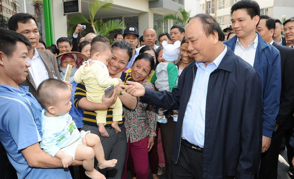 Le Premier ministre rend visite aux résidences sociales à Dang Xa ảnh 1