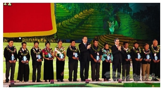 Distinction de 548 personnes exemplaires de la région du Nord-Ouest ảnh 1 Distinction de 548 personnes exemplaires de la région du Nord-Ouest ảnh 1