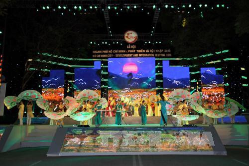 Ouverture de la fête "Ho Chi Minh-Ville – Développement et intégration" 2016 ảnh 3 Ouverture de la fête "Ho Chi Minh-Ville – Développement et intégration" 2016 ảnh 3