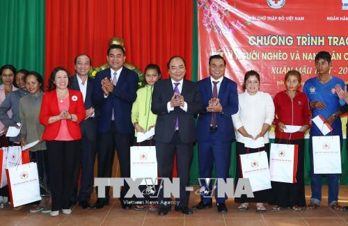 Le Premier ministre rend visite à la population ethnique de Dak Lak ảnh 1 Le Premier ministre rend visite à la population ethnique de Dak Lak ảnh 1