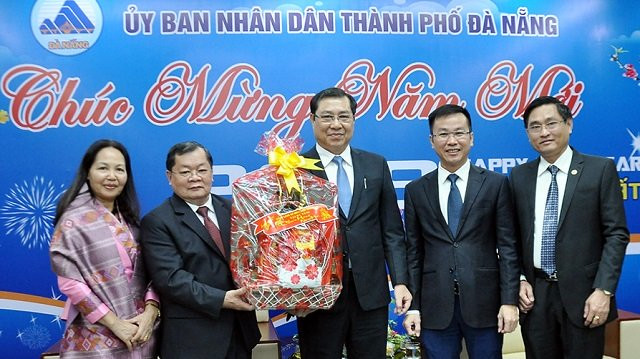 Des diplomates étrangers présentent leurs vœux du Têt 2018 à Dà Nang ảnh 3 Des diplomates étrangers présentent leurs vœux du Têt 2018 à Dà Nang ảnh 3