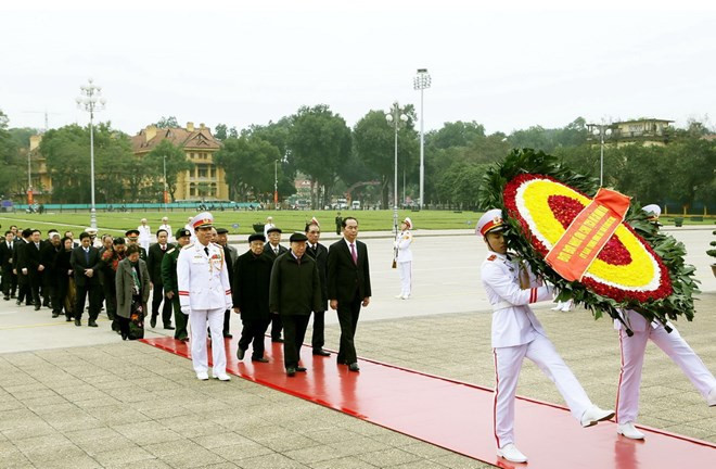 Anniversaire de la fondation du PCV : hommage au Président Ho Chi Minh ảnh 1