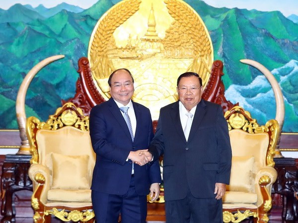 Le Premier ministre Nguyen Xuan Phuc rencontre des dirigeants laotiens ảnh 1 Le Premier ministre Nguyen Xuan Phuc rencontre des dirigeants laotiens ảnh 1