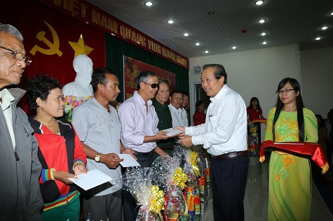 Les dirigeants continuent de formuler leurs vœux du Têt ảnh 1