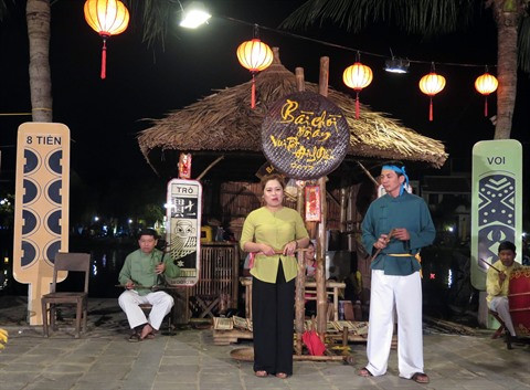Le bài chòi, art traditionnel du Centre du Vietnam, au patrimoine mondial ảnh 1 Le bài chòi, art traditionnel du Centre du Vietnam, au patrimoine mondial ảnh 1