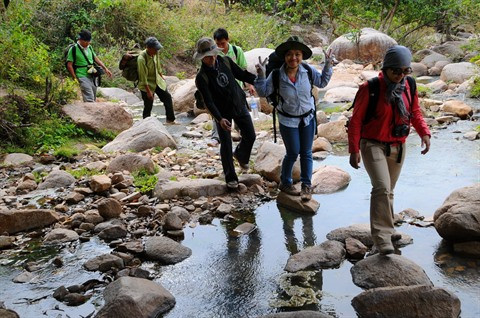 Les jeunes citadins vietnamiens trouvent randonnée à leur pied ảnh 1 Les jeunes citadins vietnamiens trouvent randonnée à leur pied ảnh 1