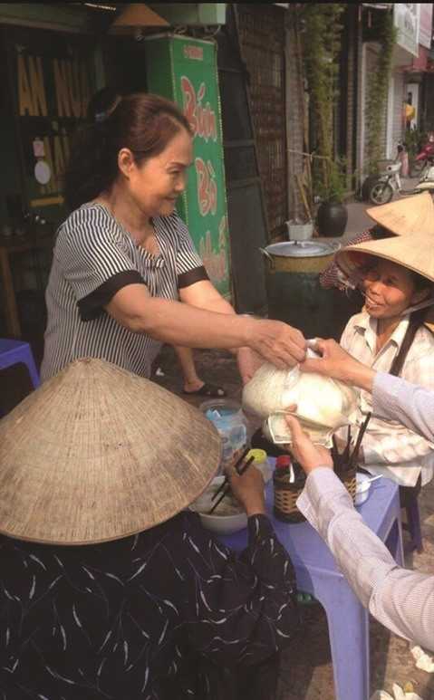 Un bol de bun bo Huê à 1.000 dôngs à Hanoï ảnh 1 Un bol de bun bo Huê à 1.000 dôngs à Hanoï ảnh 1