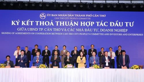 Can Tho signent des accords de coopération avec Vietnam Airlines et VietJet Air ảnh 1 Can Tho signent des accords de coopération avec Vietnam Airlines et VietJet Air ảnh 1