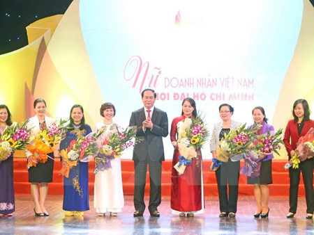 Le chef de l'Etat rencontre des femmes d’affaires exemplaires ảnh 1 Le chef de l'Etat rencontre des femmes d’affaires exemplaires ảnh 1