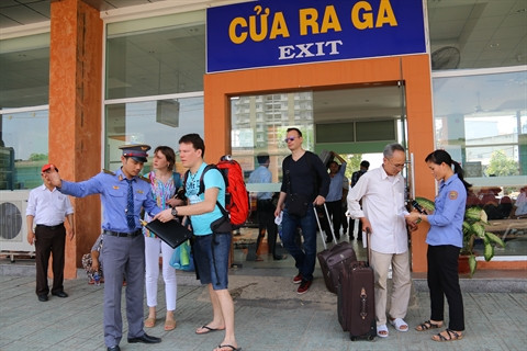 Jours fériés et ponts : hausse de la fréquence des trains et avions ảnh 2