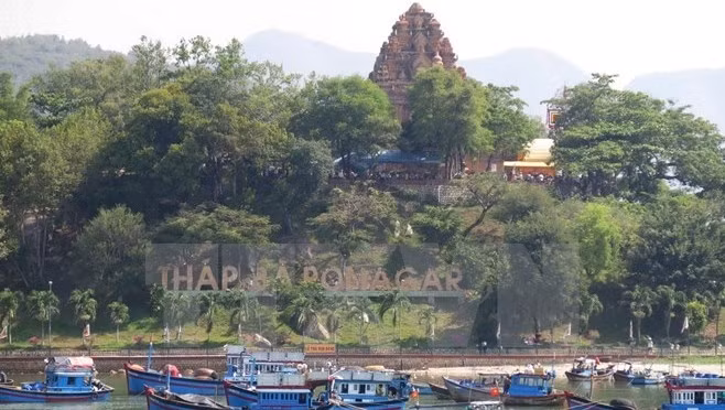 Plusieurs activités culturelles à la Fête de la tour Ponagar 2016 ảnh 1