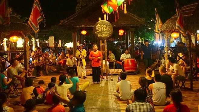 Dà Nang introduit le "bài choi" auprès des touristes et de la population locale ảnh 1