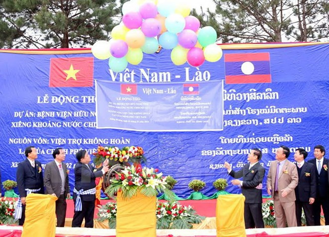Le Vietnam aide le Laos à construire l’hôpital d’amitié de Xieng Khouang ảnh 1