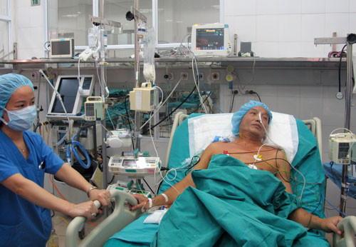 Les deux greffés du cœur et du foie se remettent bien ảnh 2