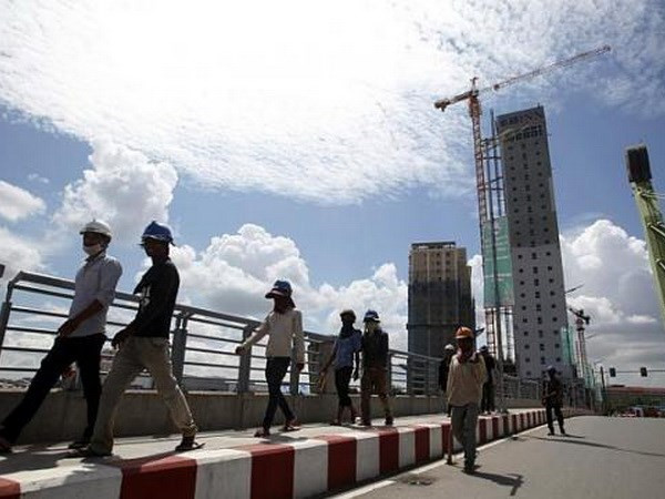 Cambodge : arrestation d'un homme faussant des politiques du Vietnam ảnh 1 Cambodge : arrestation d'un homme faussant des politiques du Vietnam ảnh 1