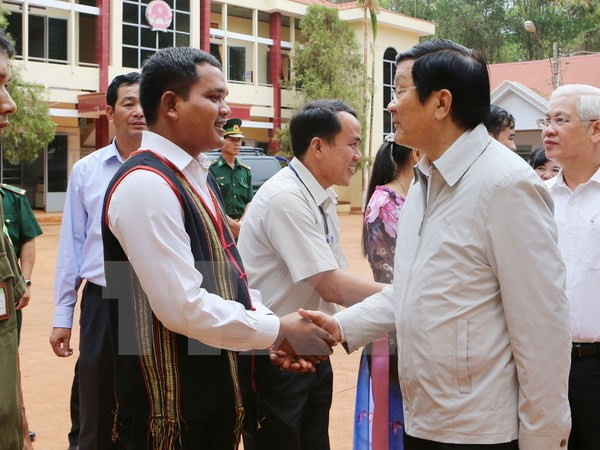 Le président se rend dans la région frontalière de Loc Ninh ảnh 1 Le président se rend dans la région frontalière de Loc Ninh ảnh 1