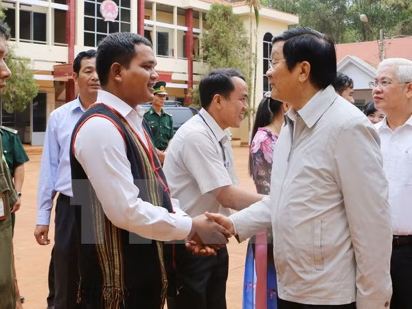 Le président se rend dans la région frontalière de Loc Ninh ảnh 1