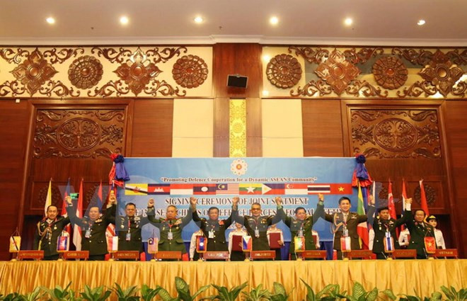Les chefs des délégations de la défense de l’ASEAN soulignent la paix en Mer Orientale ảnh 1 Les chefs des délégations de la défense de l’ASEAN soulignent la paix en Mer Orientale ảnh 1