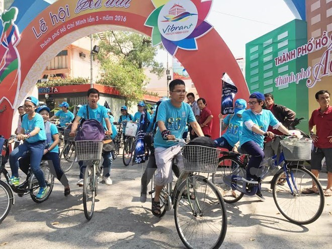 Hanoi fait écho à la campagne "Heure de la Terre 2016" ảnh 1 Hanoi fait écho à la campagne "Heure de la Terre 2016" ảnh 1